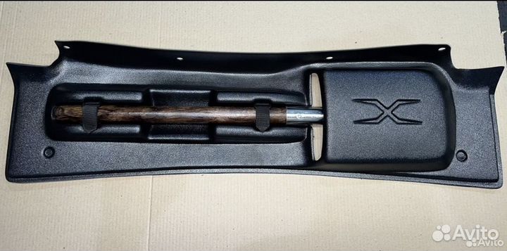 Обивка,обшивка крышки багажника с Лопатой на Веста