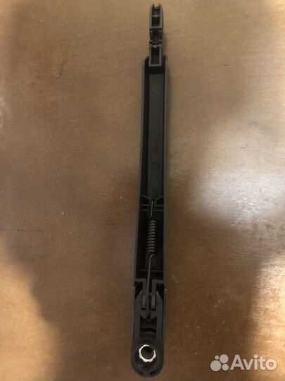 Поводок стеклоочистителя задний Kaptur