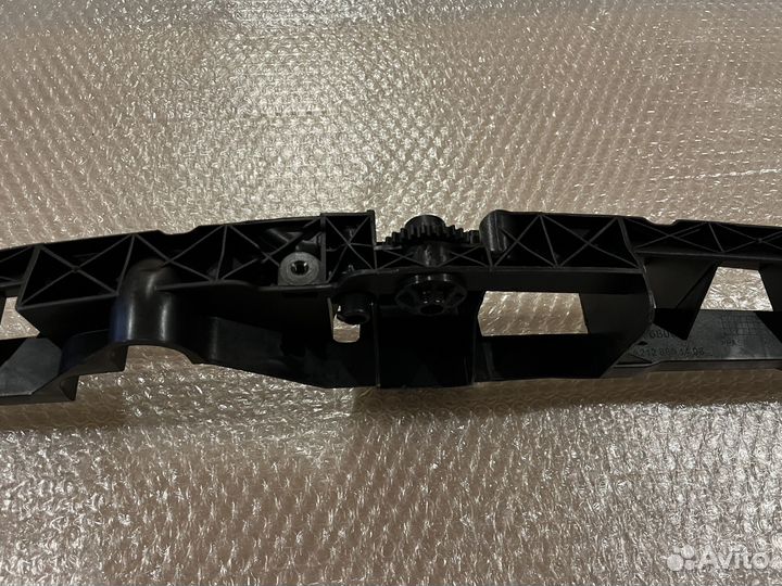 Крепление радиаторной кассеты Mercedes W212