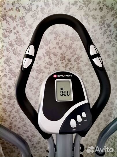 Подаётся тренажёр эллиптический