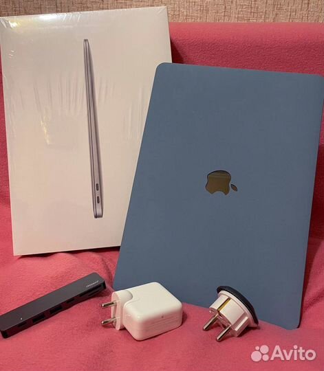 13 Apple Macbook Air m1 (2020) 8/256GB