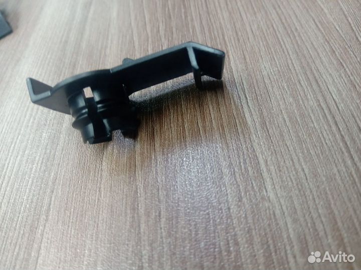 Фиксатор стекловодёмника bmw x5 e53