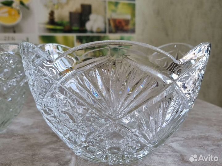 Хрустальные вазы большие 2 шт