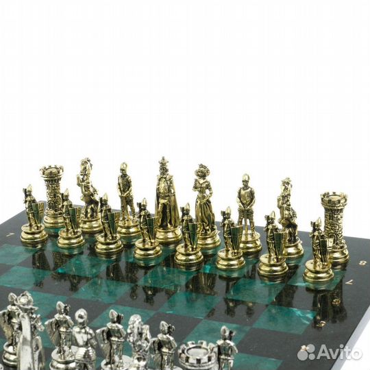Шахматы «Средневековые рыцари» из змеевика