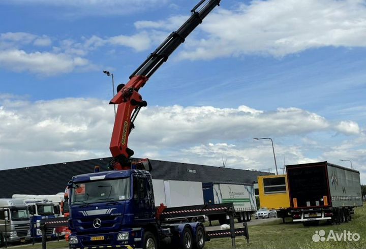 Pазбираем грузовик Mercedes-Benz Actros mpii 2002