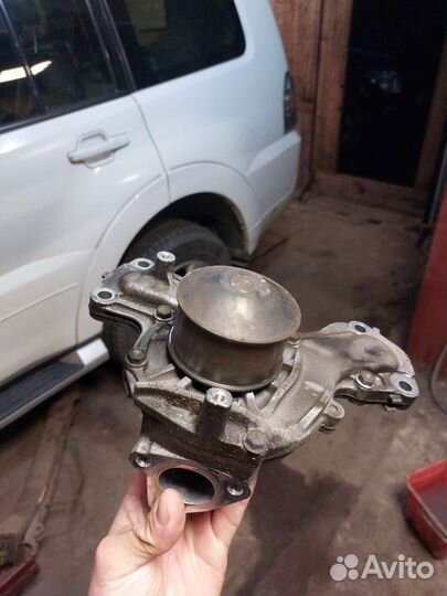 Водяная помпа pajero 4 оригинал