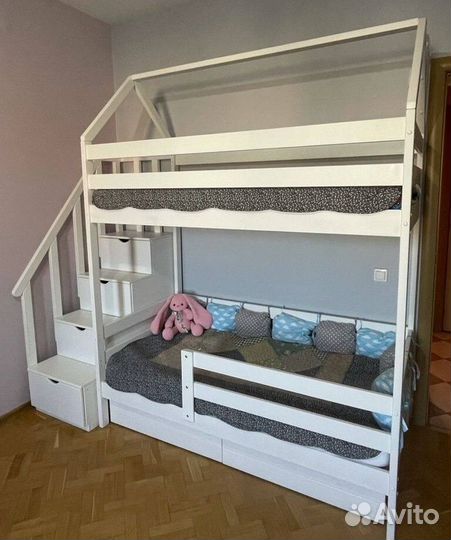 Двухъяpусная детская кровать