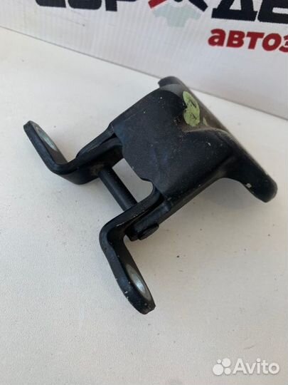 Петля двери передняя правая Ssang Yong Kyron