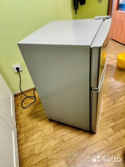 Минихолодильник с морозильной бу