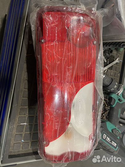 Фонарь задний faw левый