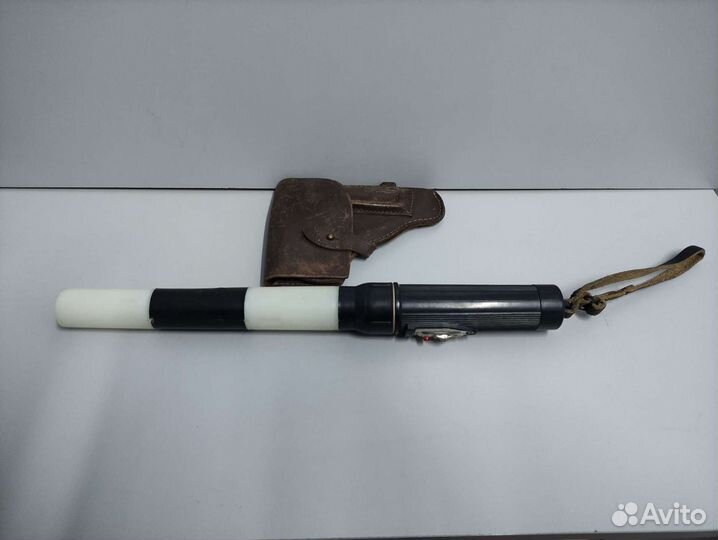 Жезл и кобура милиционера