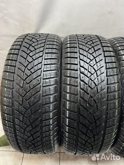 Goodyear UltraGrip Performance Gen-1 235/45 R20 100W