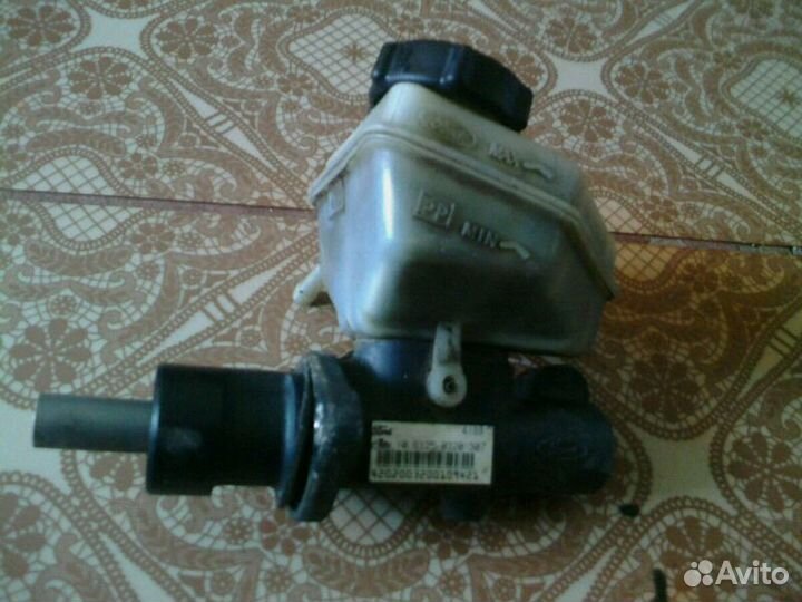 Запчасти на форд мондео 1, тормозной бачок гольф 5