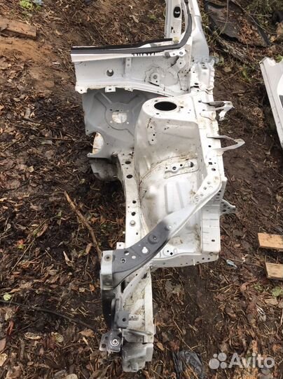 Четверть передняя левая Lexus Rx4