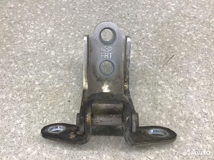 Петля двери задней левой нижняя Kia Sportage 2010