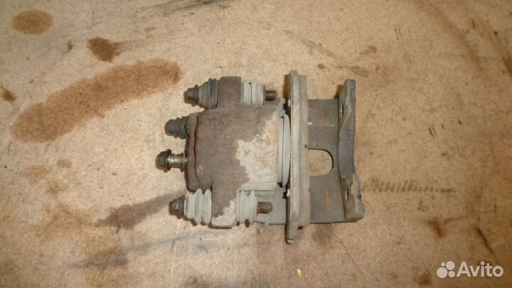 Суппорт задний правый Nissan Armada (WA60)