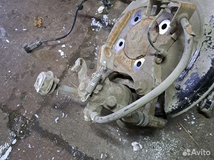 Суппорт задний правый Опель Астра J GTC купе