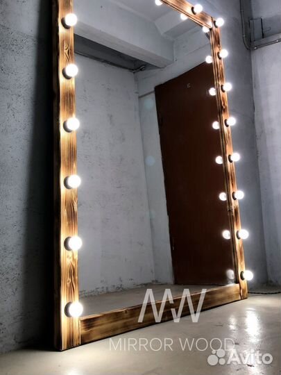 Зеркало с подсветкой большое