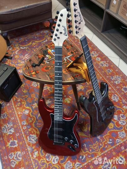 Электрическая гитара рокет новая красная и черная
