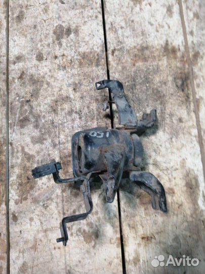 Подушка двигателя Toyota Corolla 150