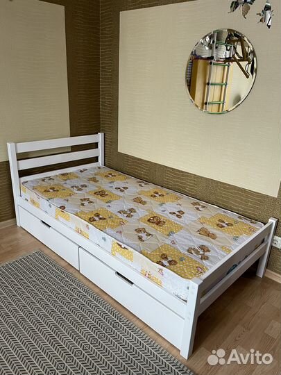 Кровать детская подростковая из массива