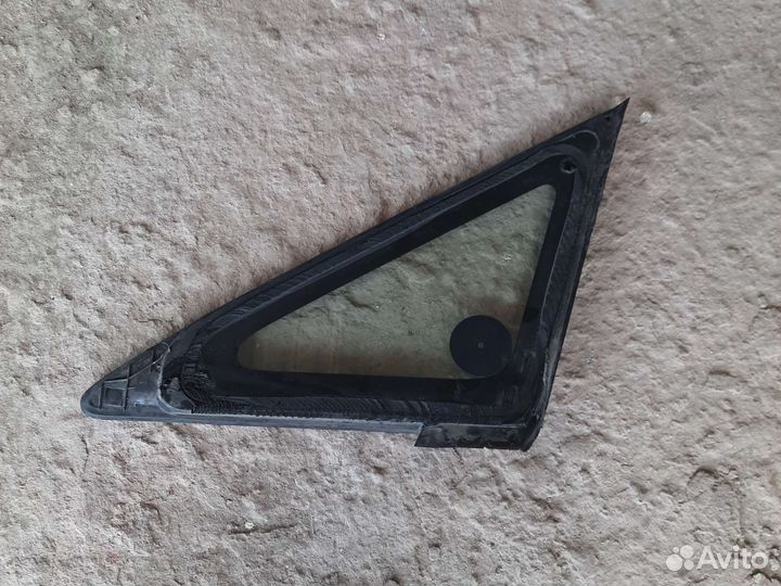 Форточка передняя правая Mazda Premacy