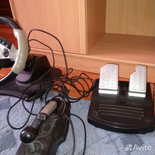 Игровой руль с педалями для пк