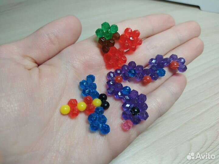 Пластиковые фигурки: стрекоза, вишня, змея