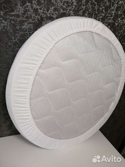 Матрас в круглую кроватку+наматрасник+простыня