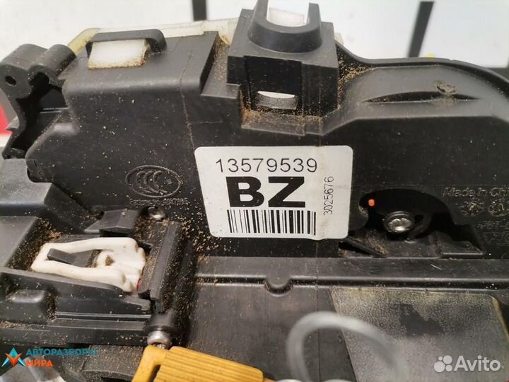 Замок двери задней левой Cadillac SRX 2 2012