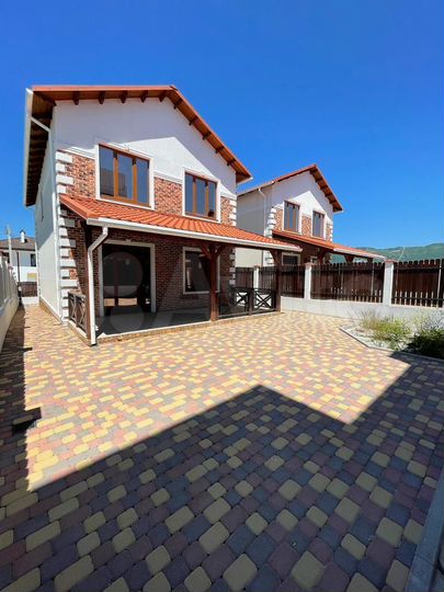 Дом 201 м² на участке 3 сот.