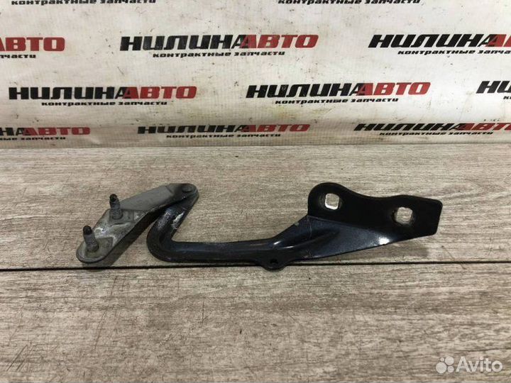 Петля капота левая Ford Focus 2 1.6 2011