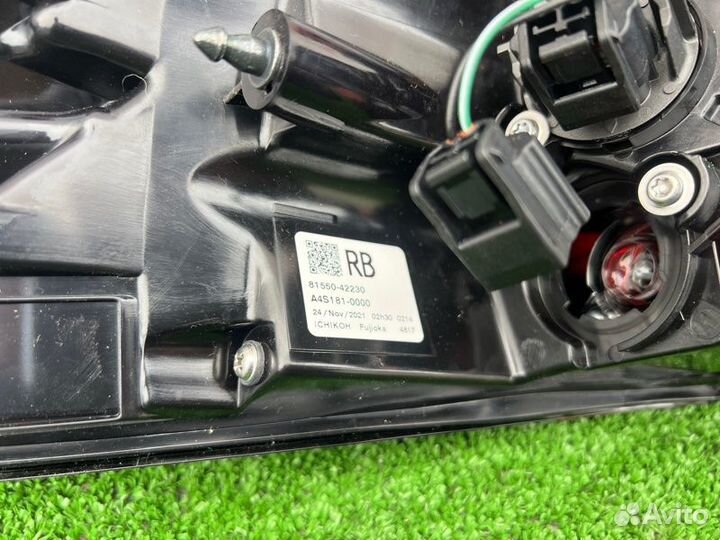 Фонарь Стоп-сигнал задний правый Toyota Rav4