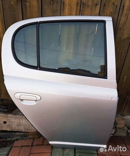 Дверь Toyota Vitz, Platz