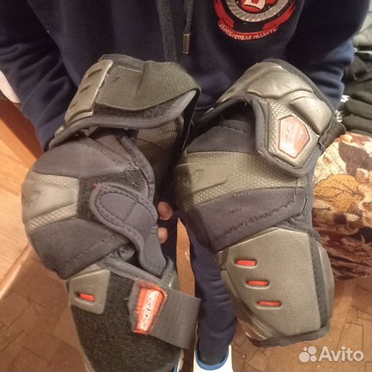 Налокотники хоккейные ccm sr