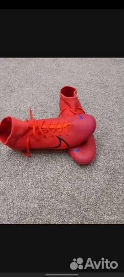 Футбольные бутсы Nike