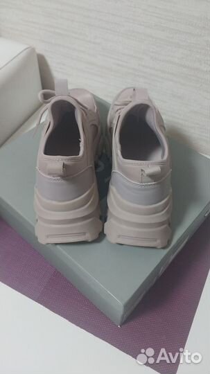 Кроссовки женские