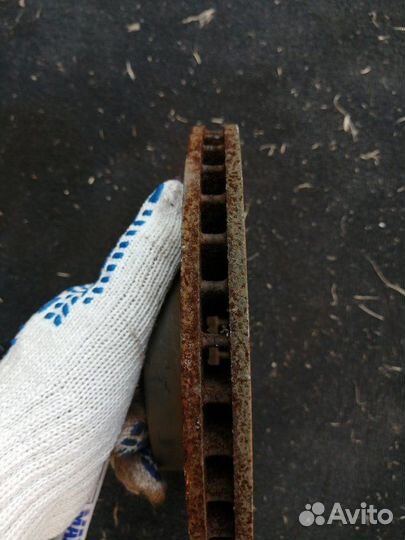 Тормозной диск передний Nissan Cube Z11