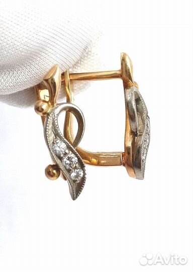 Золотые серьги с камнем