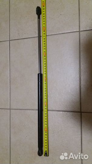 Амортизатор крышки багажника б/у ford focus с-мах