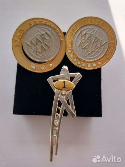 Значки, серьги, медали