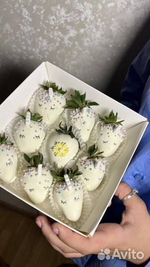 Клубника в шоколаде, букеты