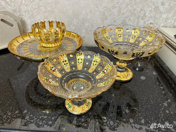 Ваза для фруктов на ножке