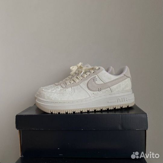 Air Force 1 Low Luxe Summit White Light Bone