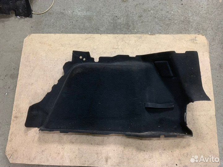 Обшивка багажника задняя правая Ford Focus 3