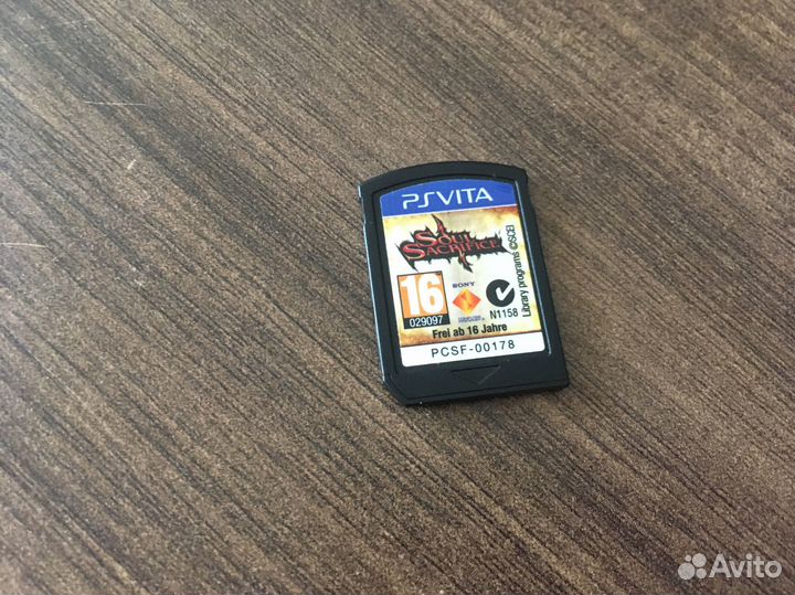 PS Vita 4 игры + карта 4 GB