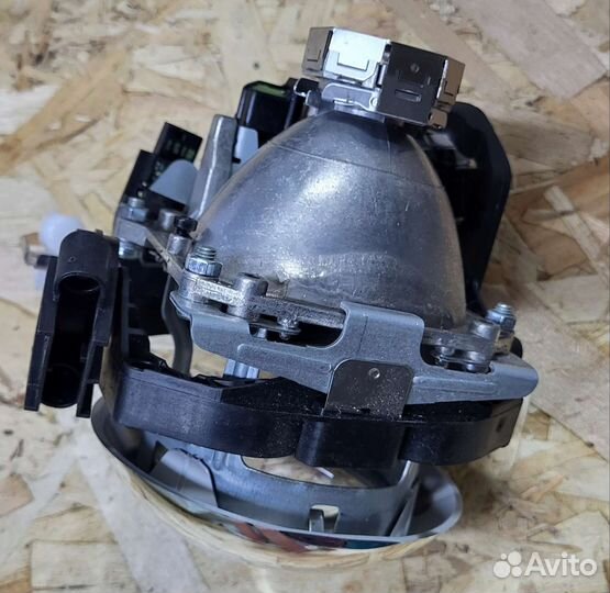 Биксеноновая линза с корректором skoda octavia a7