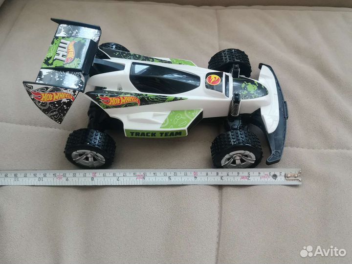 Машина Hot wheels