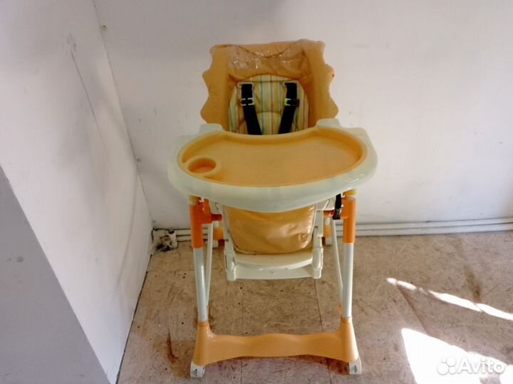 Стульчик для кормления (на колесах)