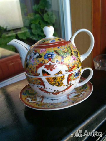 Чайник и чашка с блюдцем. также продам деревянные